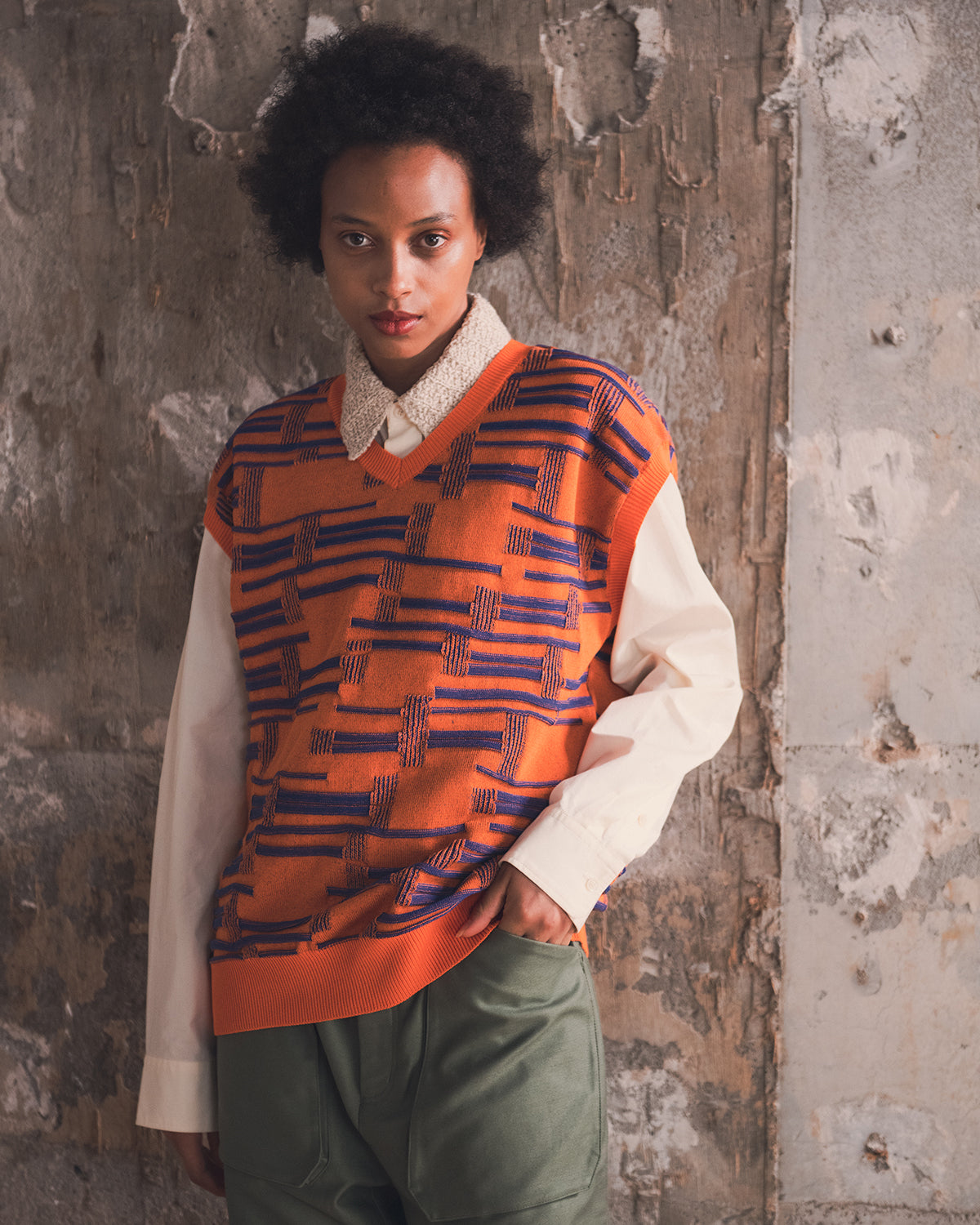 DEFORMATION BORDER KNIT VEST - ORANGE/BLUE
