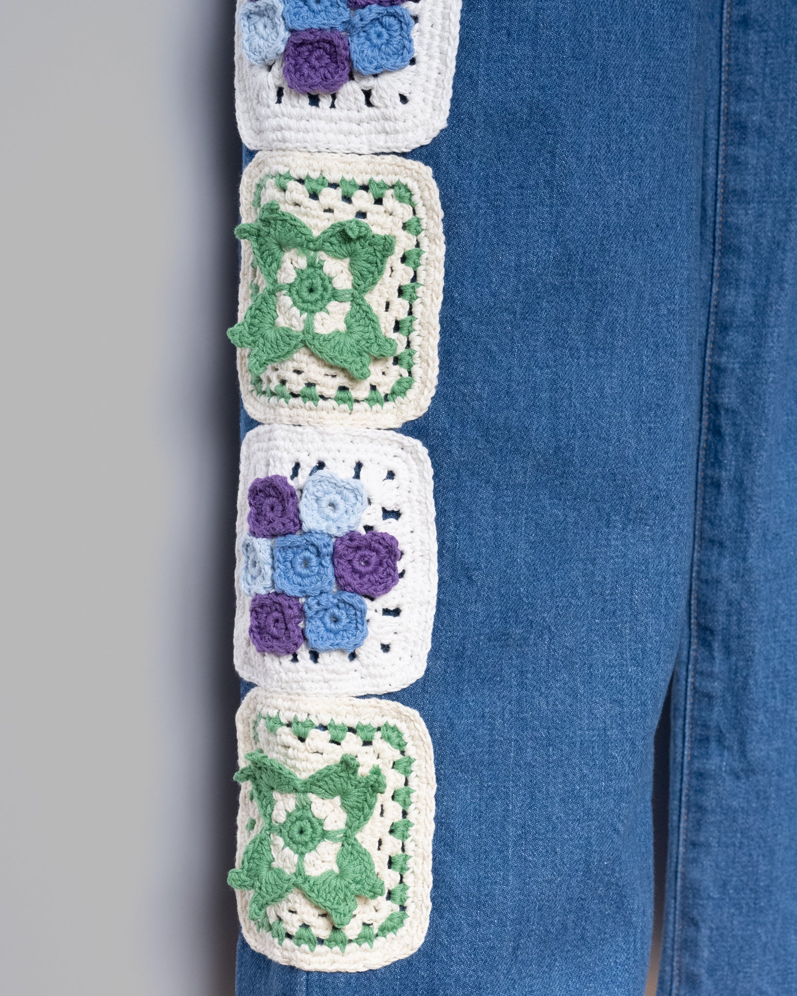 SIDE CROCHET FLOWER MOTIF WIDE JEANS - INDIGO