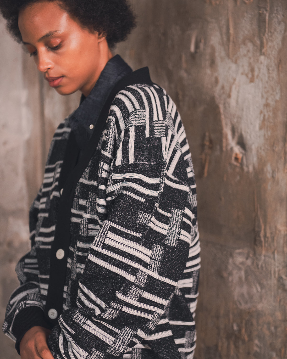 DEFORMATION BORDER KNIT CARDIGAN - BLACK/WHITE