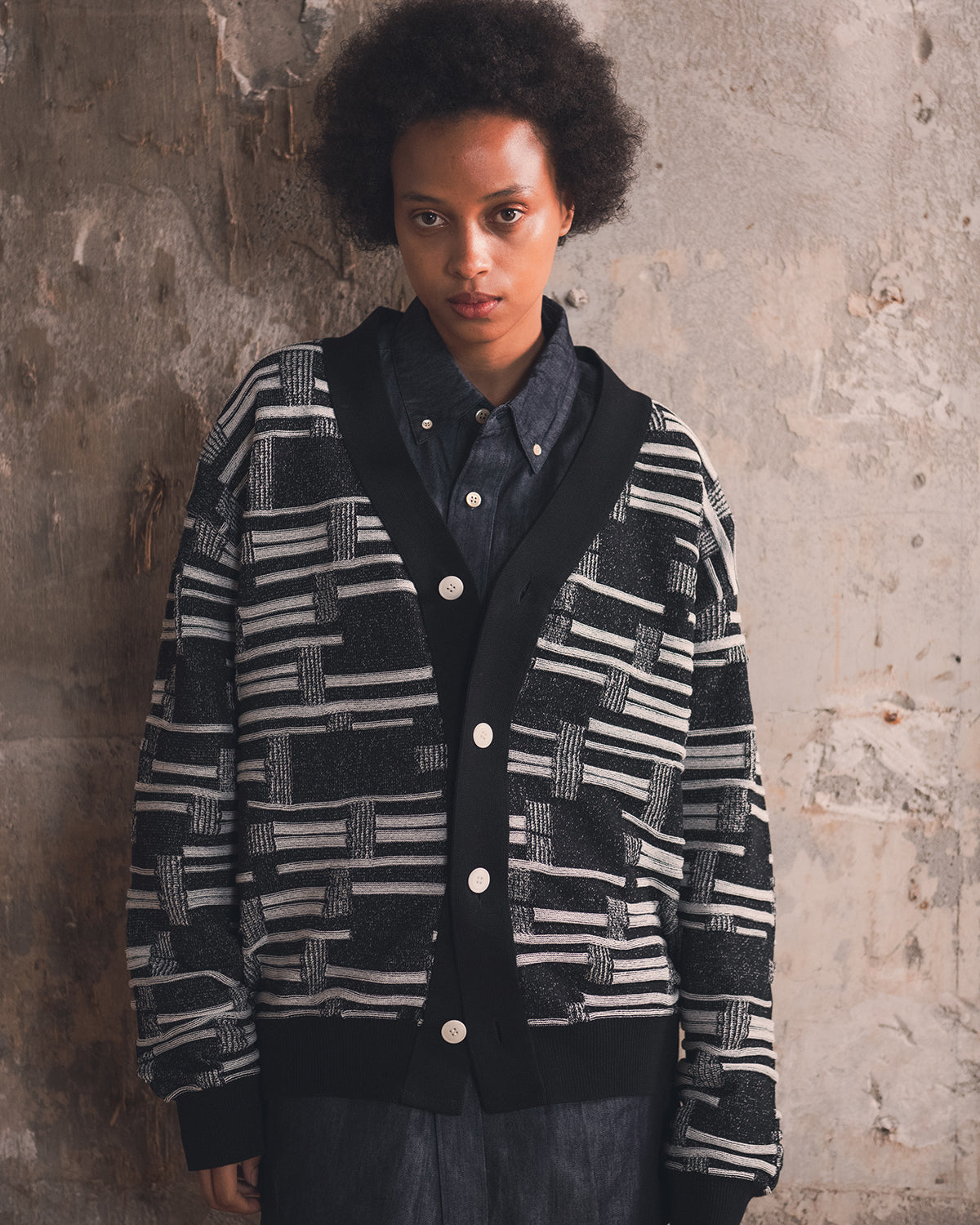 DEFORMATION BORDER KNIT CARDIGAN - BLACK/WHITE